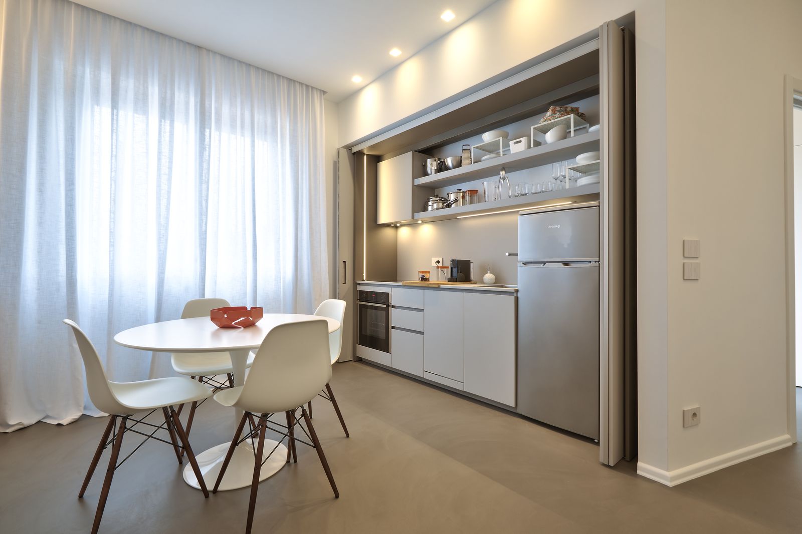 Arancio: the concealed, fully equipped kitchen