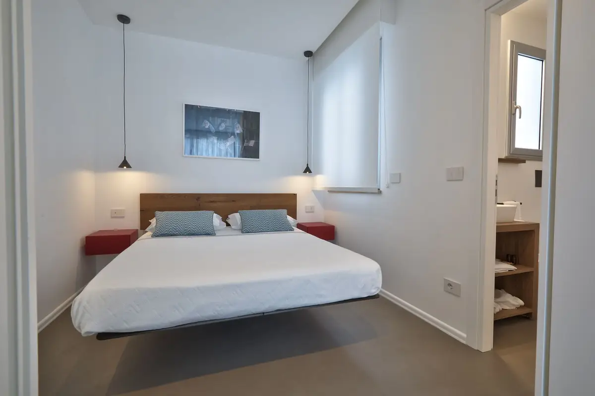 Grigio apartment: the floating bed