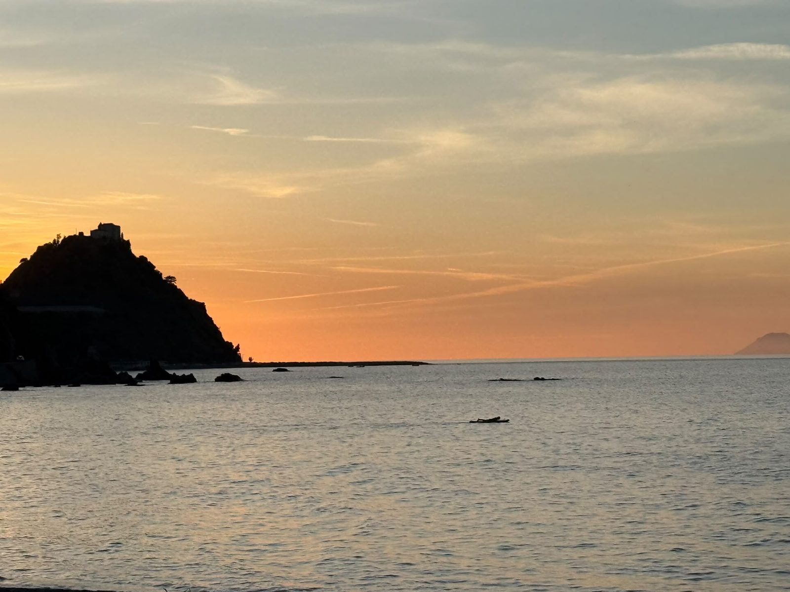 Il sole dietro il promontorio nei mesi freddi